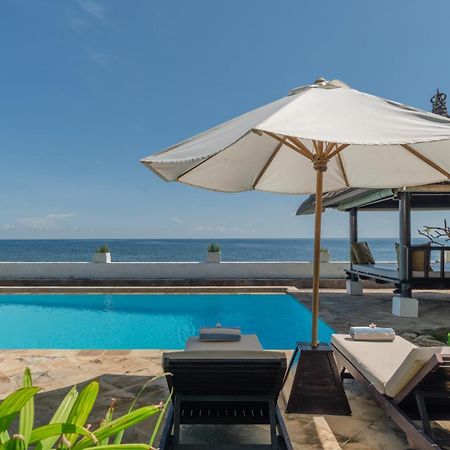 Gorgeous Beachfront Villa Lovina Banjar  Bagian luar foto