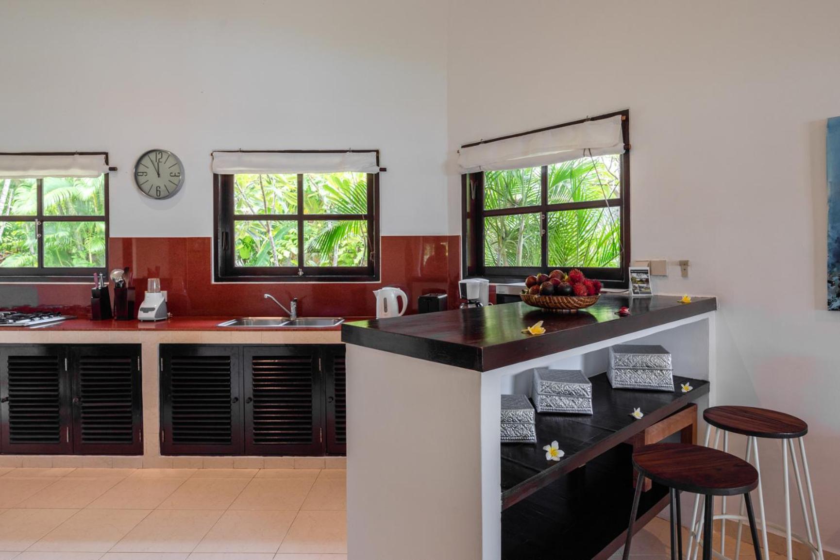 Gorgeous Beachfront Villa Lovina Banjar  Bagian luar foto