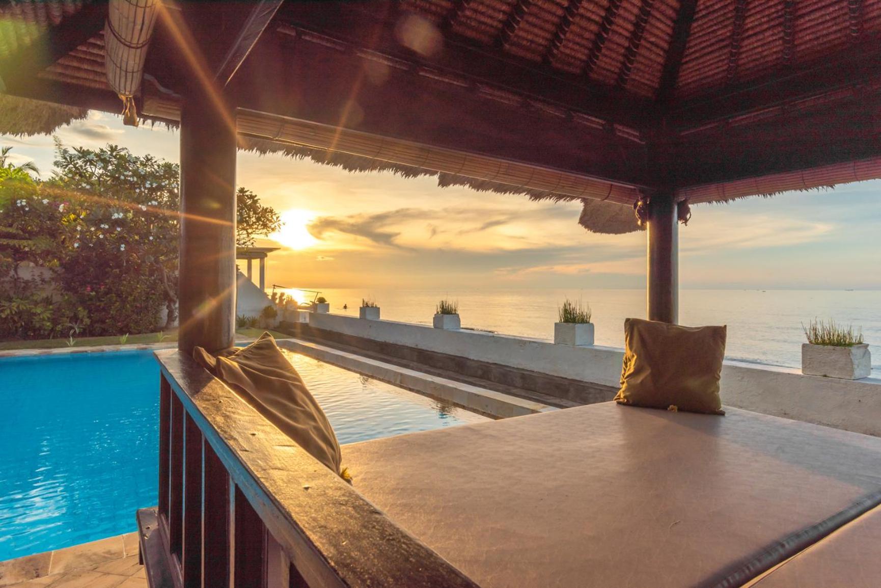 Gorgeous Beachfront Villa Lovina Banjar  Bagian luar foto