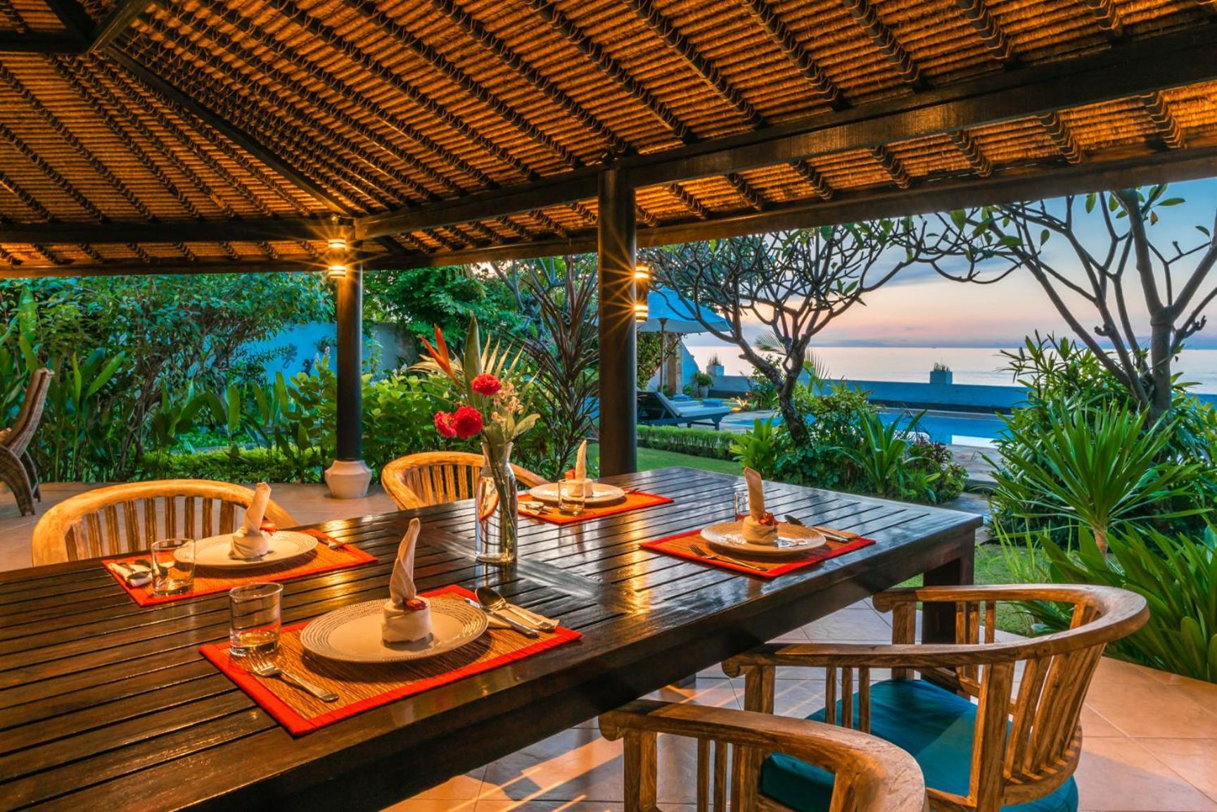 Gorgeous Beachfront Villa Lovina Banjar  Bagian luar foto