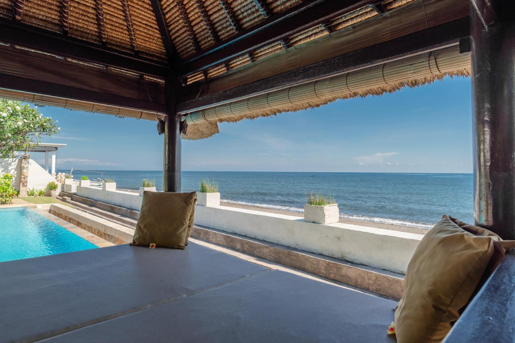 Gorgeous Beachfront Villa Lovina Banjar  Bagian luar foto