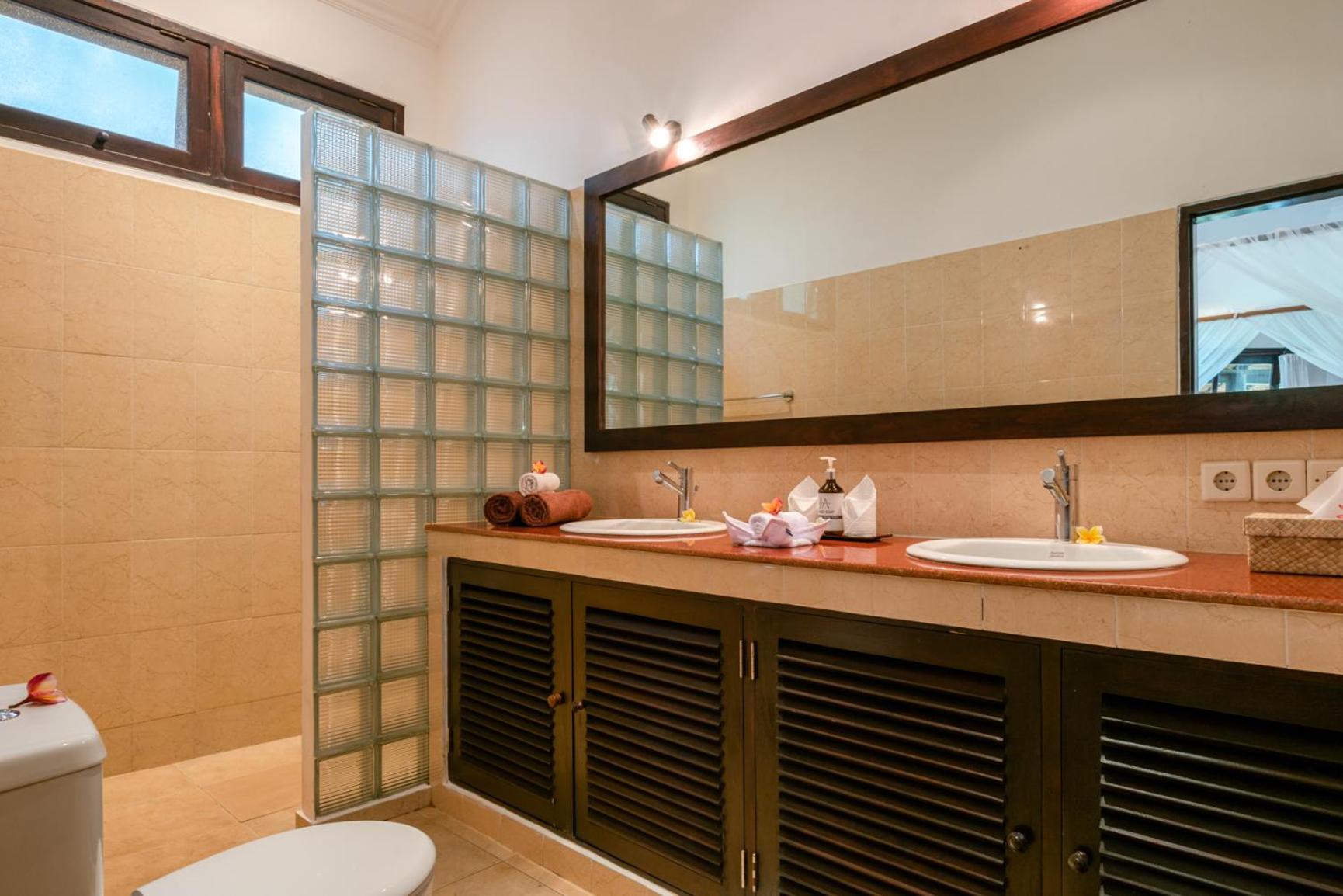 Gorgeous Beachfront Villa Lovina Banjar  Bagian luar foto