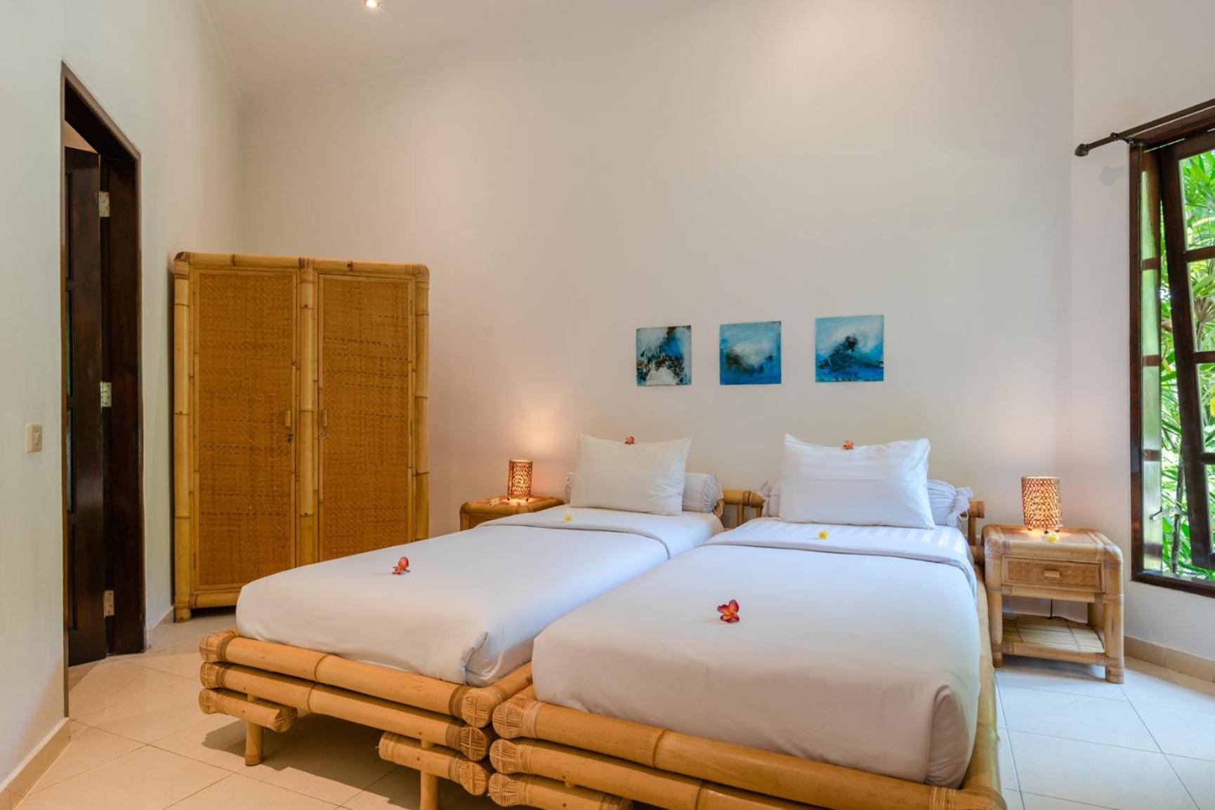 Gorgeous Beachfront Villa Lovina Banjar  Bagian luar foto