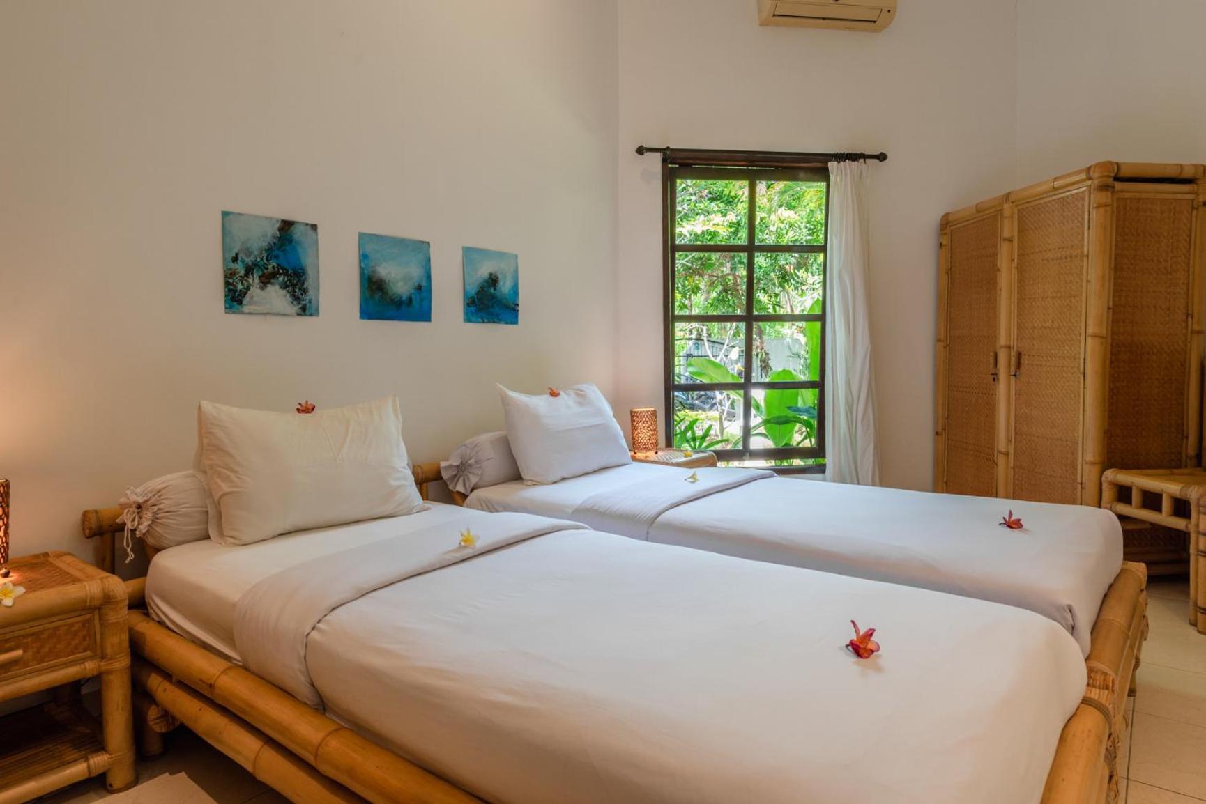 Gorgeous Beachfront Villa Lovina Banjar  Bagian luar foto