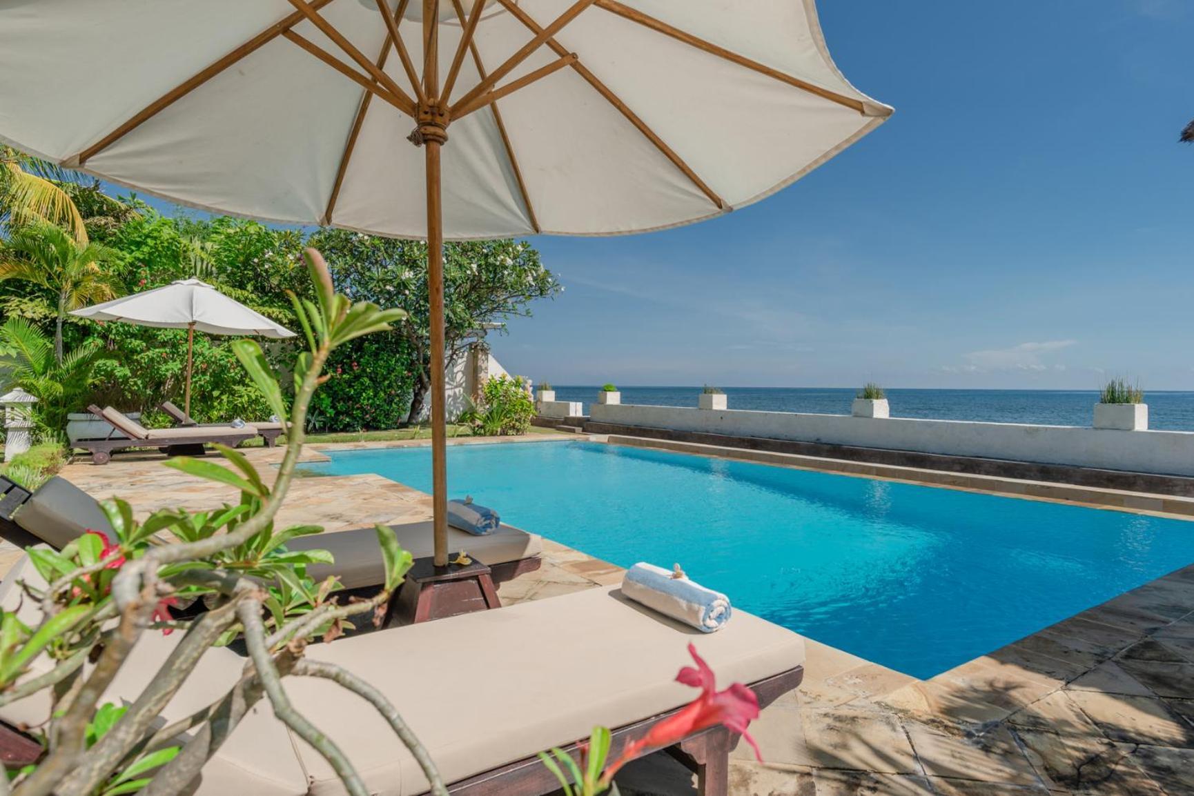 Gorgeous Beachfront Villa Lovina Banjar  Bagian luar foto