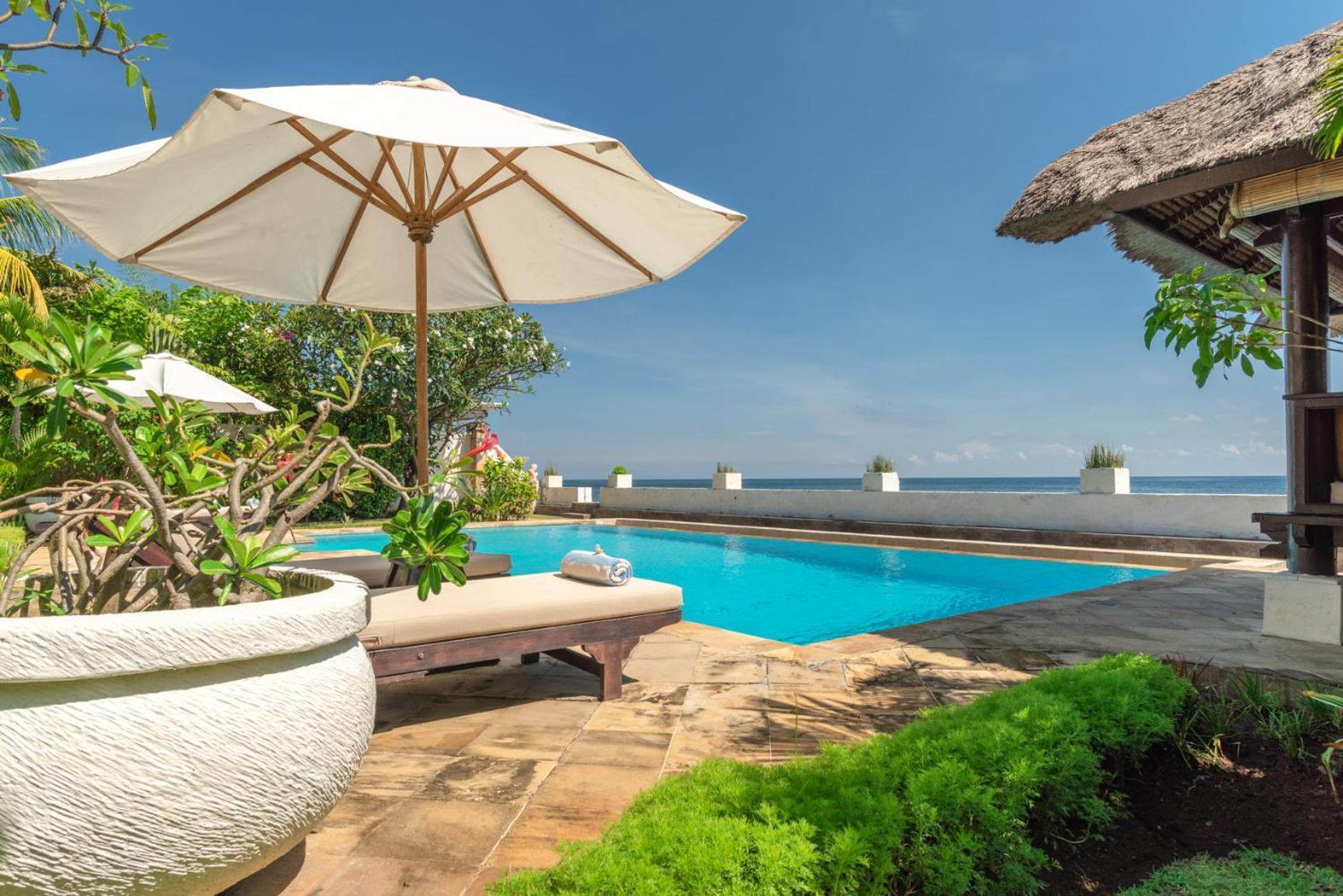 Gorgeous Beachfront Villa Lovina Banjar  Bagian luar foto