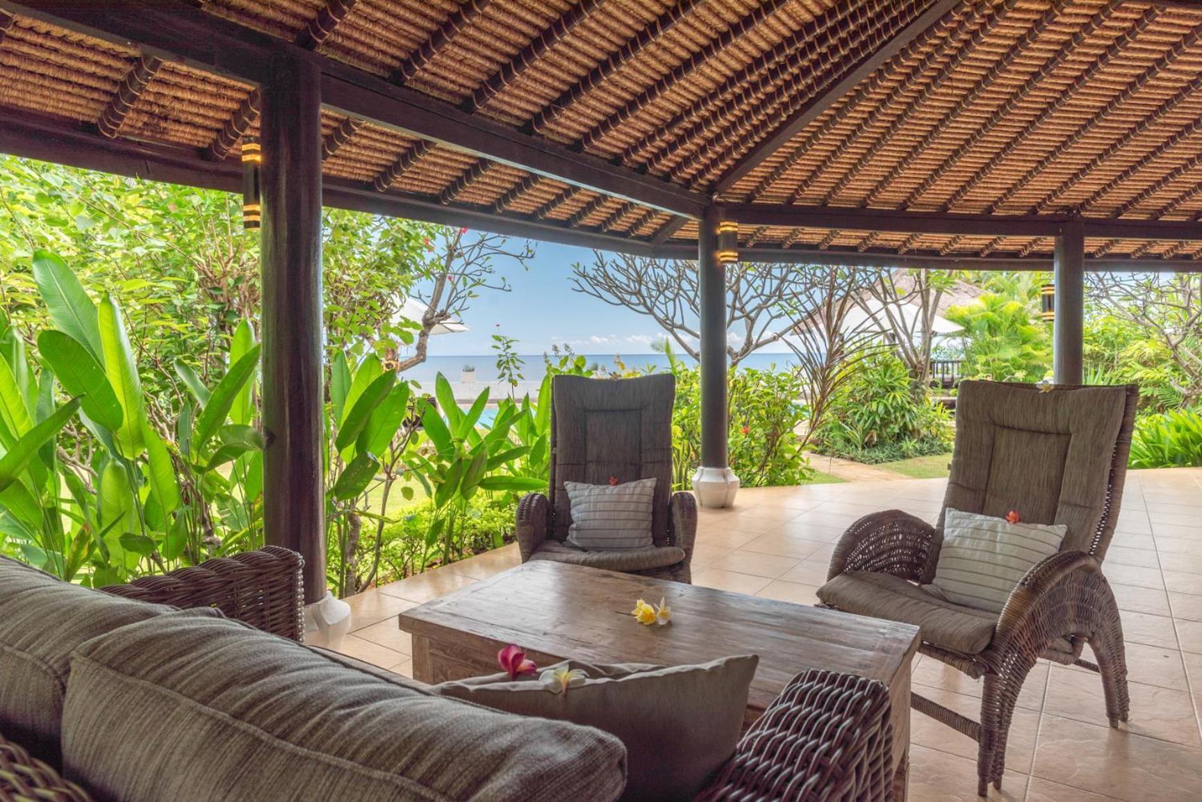 Gorgeous Beachfront Villa Lovina Banjar  Bagian luar foto